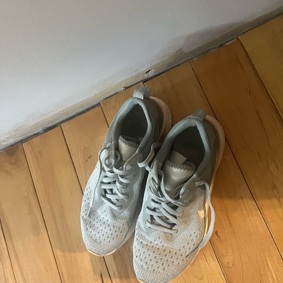 Light blue Nike oddessey Runners. Like new, worn once - Picture 2 of 2